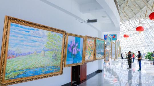 “我与祖国共成长”中俄油画展中秋开展