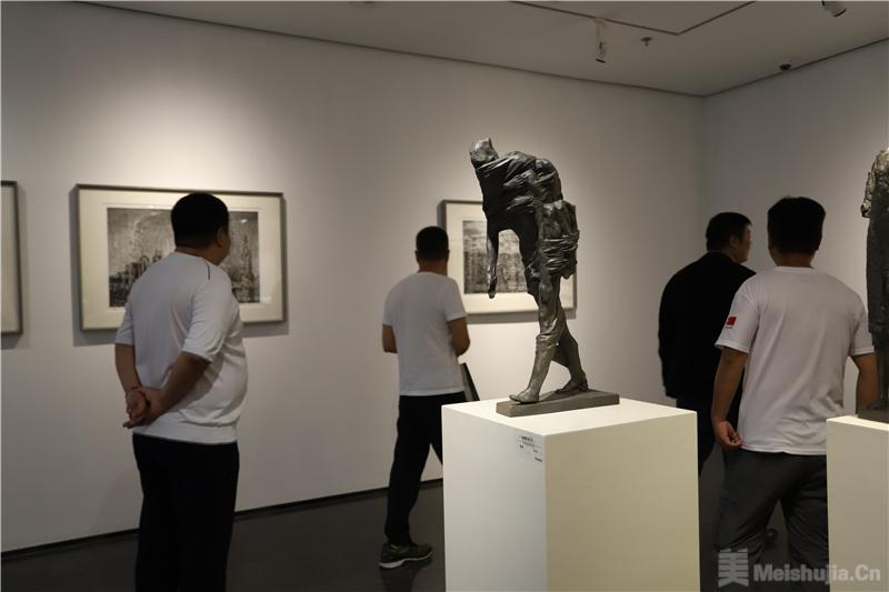 “城逝——黄兴国作品展”在北京举行