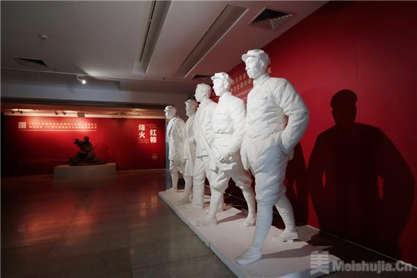 “烽火红棉——新中国革命历史题材雕塑作品展”在广州开幕